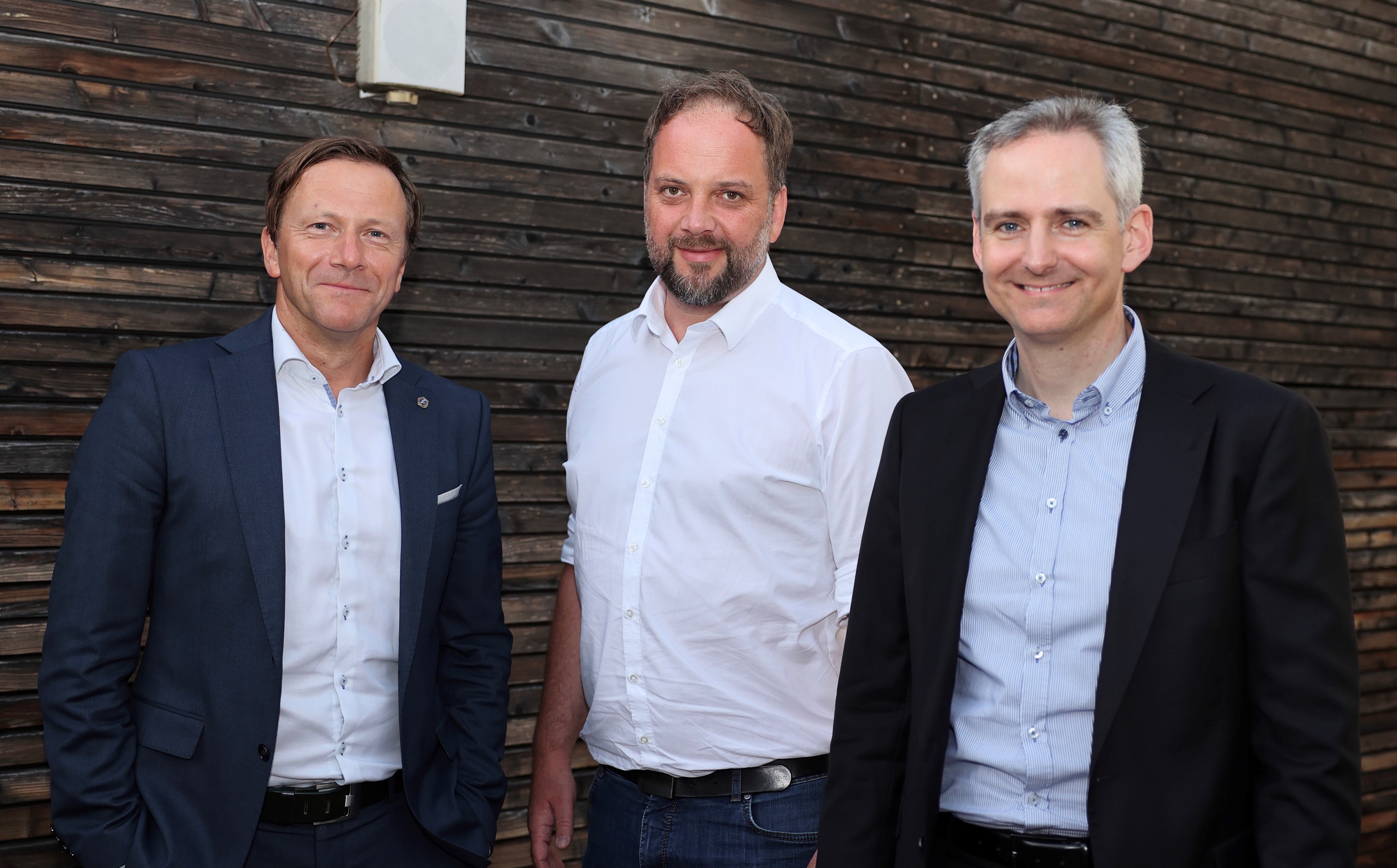 Foto von der Amtsübergabe: vl: der neue Präsident Dr. Joachim Schurig und seine Vorgänger Tobias Eschenbacher (2020) und Markus Niedermeier (2021)